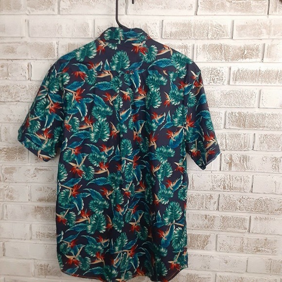 International Report Large Button Down Hawaiian, Magnum P.I. - Picture 2 of 8